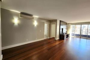 Image 1 - 882755