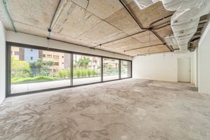 Image 1 - 882758
