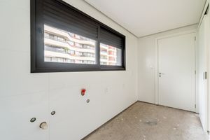 Image 15 - 882758