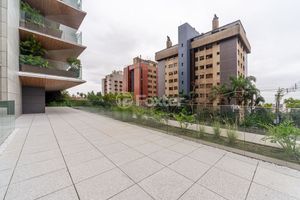 Image 5 - 882758