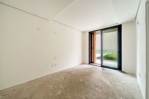 Image 14 - 882758