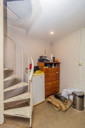 Image 10 - 882761
