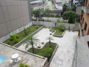 Image 2 - 882782