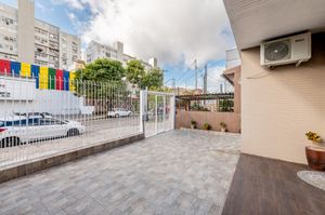 Image 24 - 882785