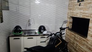 Image 19 - 882785