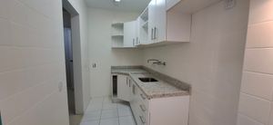 Image 4 - 882789
