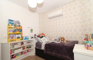 Image 10 - 882794