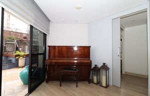 Image 19 - 882794