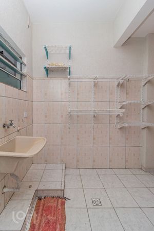 Image 22 - 882797