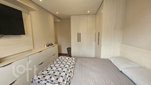 Image 13 - 882800