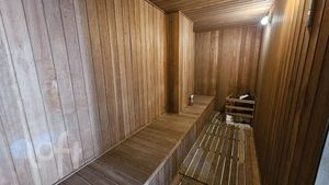 Image 28 - 882800