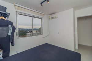Image 9 - 882803