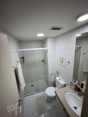 Image 9 - 882805