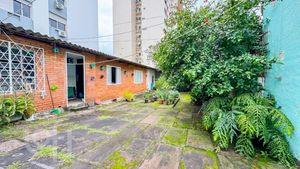 Image 23 - 882810