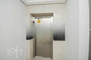 Image 33 - 882811