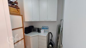 Image 12 - 882815