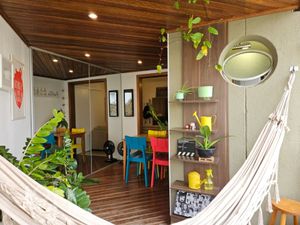 Image 17 - 882821