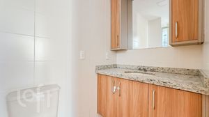 Image 11 - 882823