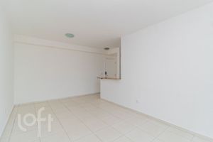 Image 1 - 882835