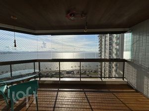 Image 3 - 882836