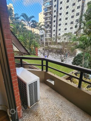 Image 1 - 882844