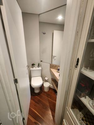 Image 18 - 882844