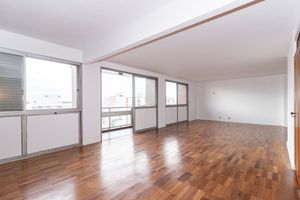 Image 1 - 882847