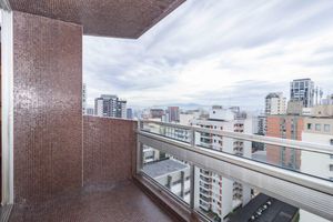 Image 3 - 882847