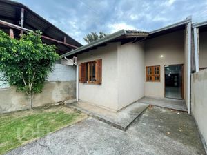 Image 10 - 882848