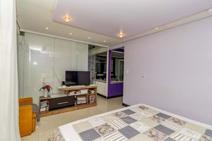 Image 19 - 882874