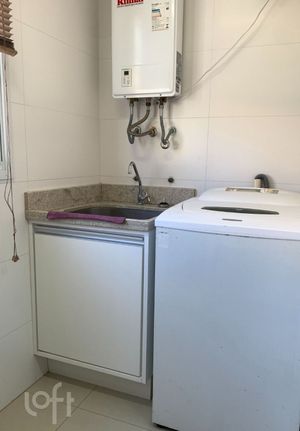 Image 10 - 882876