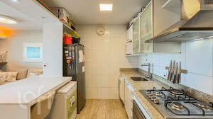Image 17 - 882878