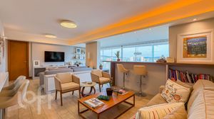Image 9 - 882878