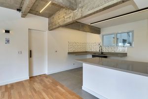 Image 7 - 882885