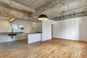 Image 4 - 882885