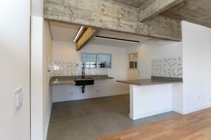Image 8 - 882885