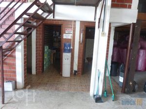 Image 18 - 882887