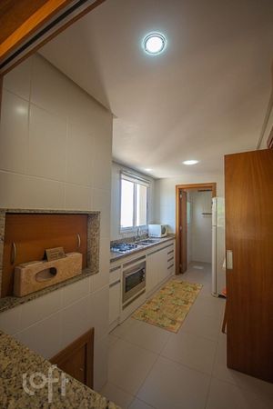 Image 6 - 882888