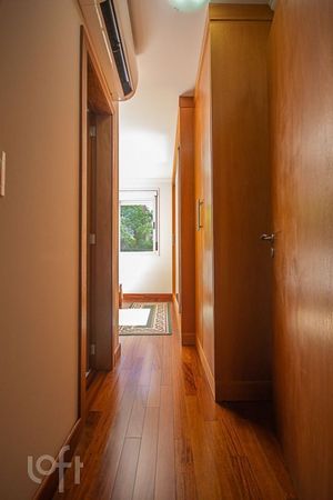 Image 19 - 882888