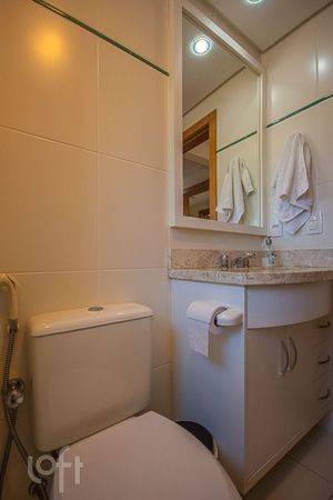Image 18 - 882888