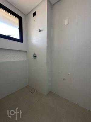 Image 4 - 882893