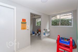 Image 37 - 882898