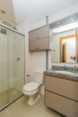 Image 8 - 882900