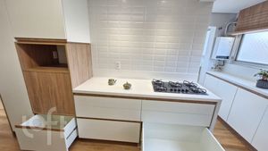 Image 6 - 882906