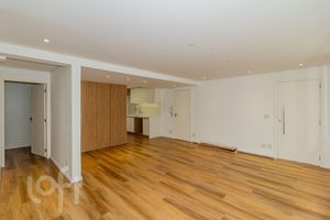 Image 1 - 882906