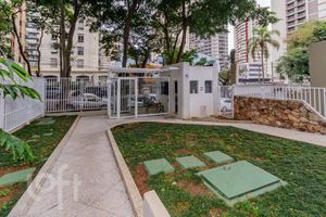 Image 39 - 882906