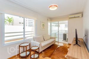 Image 3 - 882907