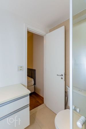 Image 31 - 882907
