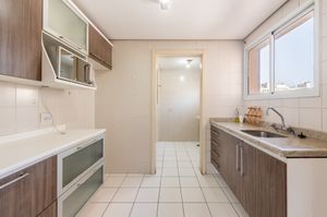 Image 18 - 882908