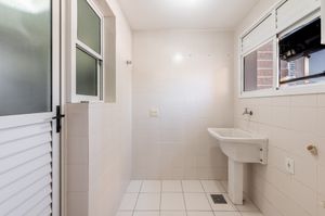 Image 19 - 882908